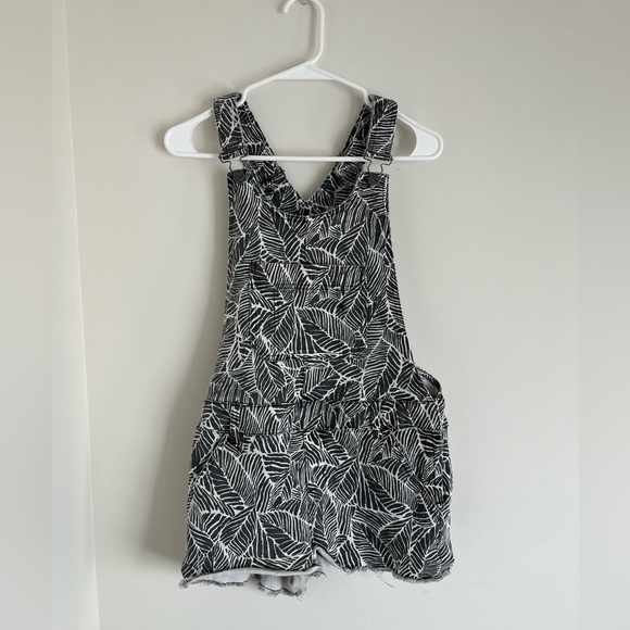 RVCA Overall Shorts - Picture 1 of 6